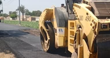 حياة كريمة.. الغربية فى الصدارة بـ 96.5٪ نسب تنفيذ المشروعات.. الرصف يُعيد رسم ملامح كفر السنادية ضمن أكبر مشروع تنموي بالريف المصري.. ومحافظ الغربية: مركز زفتى تحول لنموذج وطني يُجسد فلسفة المبادرة.. صور رصف طريق كفر السنادية ضمن مشروعات حياة كريمة