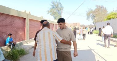تفتيش طلاب الثانوية بالإسماعيلية قبل أداء امتحانى الفيزياء والتاريخ.. فيديو تفتيش الطلاب