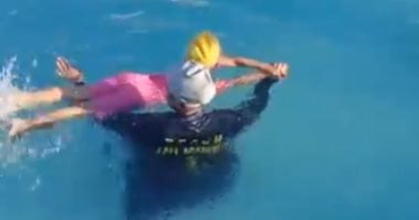 تدريب الأطفال على مسابقات السباحة بحديقة الخالدين فى كفر الشيخ.. فيديو تدريب الأطفال على السباحة