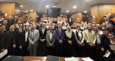 محمد ثروت يناقش مشروعات تخرج طلاب قسم الصحافة بجامعة المنوفية.. صور مناقشة مشروعات كلية الإعلام بجامعة المنوفية