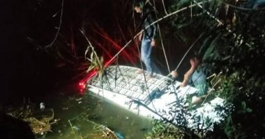 إصابة 12 شخصا إثر سقوط سيارة ميكروباص فى أحد المصارف بدمياط