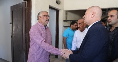 المحافظ يزور الأسر المتضررة من انهيار عقاري حدائق القبة بعد تسليمهم وحدات بديلة محافظ القاهرة يزور الأسر المتضررة
