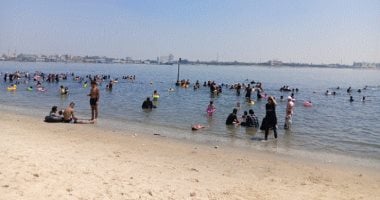 إقبال كبير من المصيفين على شواطئ الإسماعيلية.. فيديو شاطئ بالإسماعلية