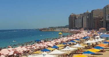 الإسكندرية تشهد إقبالا كبيرا للمصطافين فى الإجازات الأسبوعية.. نسب الإشغال على الشواطئ الشرقية 75% والغربية 25%.. حملات رقابية لمنع استغلال المواطنين والمغالاة فى الأسعار.. وتفعيل خط الشكاوى والحجز.. صور شواطئ الإسكندرية