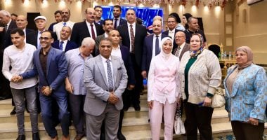 نقيب المحامين يعقد لقاءً مفتوحًا مع محامي الفيوم.. ويكشف آخر مستجدات العمل النقابي نقيب المحامين يعقد لقاءً مفتوحًا مع محامي الفيوم