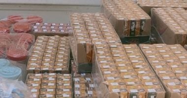 تموين الأقصر تضبط 1350 علبة عصير و4800 قطعة مصاصة أطفال مجهولة المصدر جانب من المضبوطات