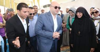 محافظ بنى سويف يشيد بالمشاركة المجتمعية الواسعة فى حملة الدم 