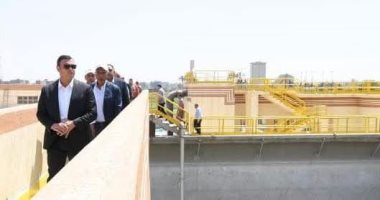 وزير الإسكان ومحافظ القليوبية يتابعان مشروعات "حياة كريمة" للمياه والصرف الصحى