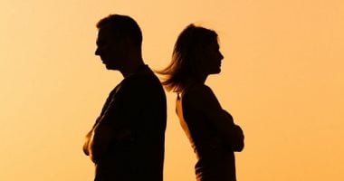 اوعى تنسى عيد ميلادها وذكرى جوازكم.. 5 مواقف تكسر قلب الزوجة ولا تعبر عنها الخلافات الزوجية.. صورة تعبيرية