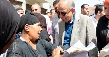 محافظ المنيا بين المواطنين
