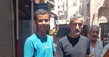 ريبيرو مدرب الأهلي يتجول فى شارع المعز ويلتقط صورا مع الجماهير.. فيديو خوسيه ريبيرو