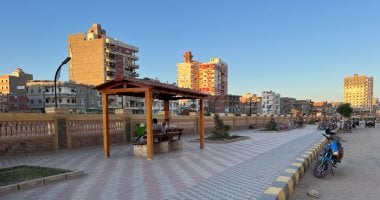 المرحلة الثانية من الكورنيش علي مياه البحر الصغير