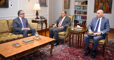 وزير الخارجية والهجرة يستقبل المرشح المصري لمنصب مدير عام اليونسكو