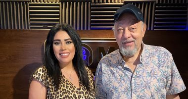 سامى مغاورى يكشف كواليس مشواره الفنى وتأثير الكبار عليه فى “لمن يهمه الفن” سامي مغاوري مع الإعلامية أميرة نور