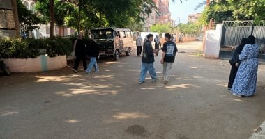40 ألف طالب وطالبة يؤدون امتحان مادة اللغة الإنجليزية فى المنوفية.. فيديو الطلاب لحظة دخول اللجان