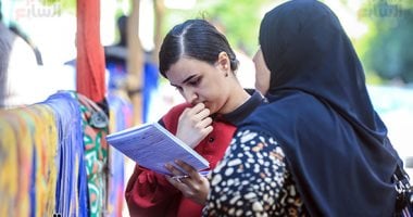 مراجعات سريعة.. طلاب الثانوية العامة يستعدون لامتحان اللغة الأجنبية الأولى طلاب الثانوية العامة
