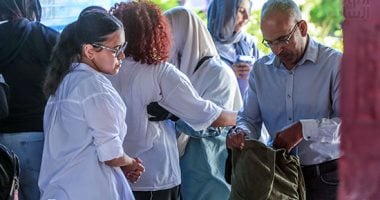 تفتيش طلاب الثانوية العامة بالجيزة قبل دخول لجان امتحان اللغة الإنجليزية إجراءات تفتيش طلاب الثانوية العامة