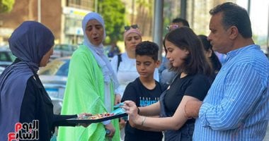 دعم وحلوى لطلاب الثانوية العامة بالجيزة قبل أداء امتحان الإنجليزى.. صور حلوى ورسائل تحفيزية على طالبات الثانوية العامة