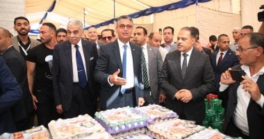 وزير التموين يؤكد على أهمية الأسواق المنظمة فى دعم الاقتصاد المحلي وزير التموين يفتتح سوق اليوم الواحد بالعاشر من رمضان
