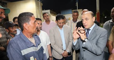 محافظ كفر الشيخ يلتقي عمال المشتل