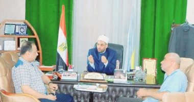 مدير أوقاف الإسكندرية يعقد اجتماعًا مع مسئولى الحسابات بالإدارات الفرعية
