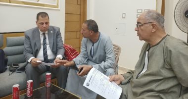 المصرية للتأمين الإلزامى للمركبات تزور أسر ضحايا حادث المنوفية لصرف التعويضات.. صور