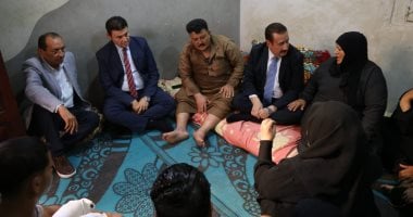 محافظ المنوفية خلال تقديم واجب العزاء
