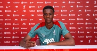 ليفربول يُكافئ موهبته تري نيوني بعقد طويل الأمد فى عيد ميلاده الـ18 تري نيوني