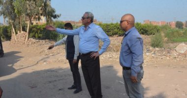 محافظ الغربية يجوب شوارع المحلة الكبرى ويتفقد مشروعات الرصف والتطوير