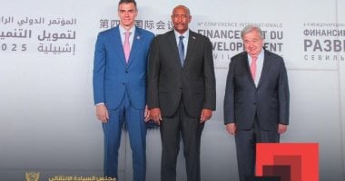 البرهان يلتقى جوتيريش وبيدرو سانشيز فى مقر انعقاد مؤتمر تمويل التنمية جوتيريش والبرهان وسانشيز