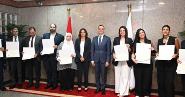 نيوز برو : 
                                            وزير الاستثمار يُسلّم شهادات التخرج لأول دفعة من الحاصلين على دبلومة التجارة الخارجية
                                        
