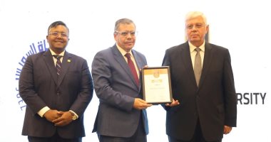 تكريم جامعة القناة ضمن الجامعات المكرمة بتصنيف QS 2025 بحضور وزير التعليم العالى