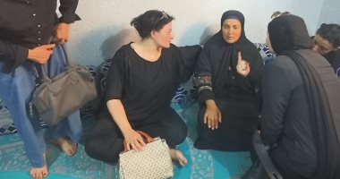 وفد من نقابة الصحفيين يقدم التعازى لأسر ضحايا حادث الطريق الإقليمى بالمنوفية.. فيديو