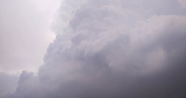 غيوم كثيفة ورعد فى سماء محافظة القليوبية.. فيديو غيوم فى سماء القليوبية