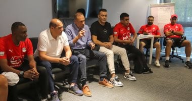 عزام ونبيل والحضرى يجتمعون بلاعبى المنتخب الوطنى تحت 17 عاما عزام ونبيل والحضرى يجتمعون بلاعبى المنتخب الوطنى تحت 17 عاما