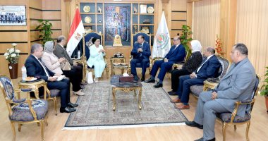 نائب وزير الصحة: نستهدف خفض معدل الإنجاب لـ2.1 طفل لكل سيدة بحلول 2027 جانب من اللقاء