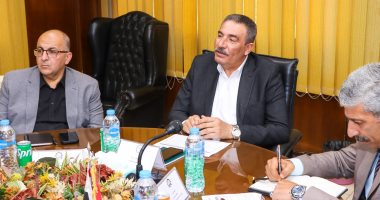 ميناء دمياط يناقش خفض أزمنة الإفراج الجمركي عن البضائع