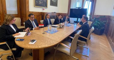 وزير الاستثمار والتجارة الخارجية يلتقى مسؤولى 5 شركات تشيكية