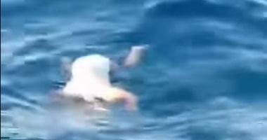 لحظة العثور على جثمان الطفلة مريم في عرض البحر.. فيديو متداول جثمان الطفلة مريم في عرض البحر