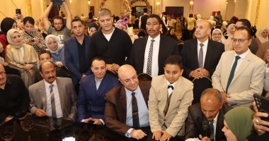 محافظ بنى سويف يشهد على عقد قران شقيقة الشهيد عمرو محمد