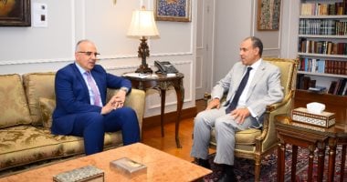 الدكتور بدر عبد العاطي مع وزير الموارد المائية