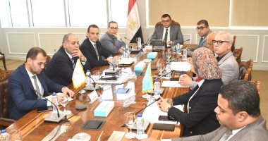 وزير الإسكان يتابع سير العمل بالمشروعات التنموية الجارى تنفيذها بالسويس الجديدة