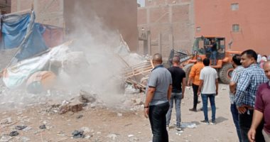 إزالة مخازن تحتوى على مواد قابلة للاشتعال داخل المناطق السكنية فى الطالبية