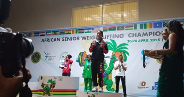 "نورا" طالبة العلوم الرياضية بجامعة قناة السويس تُتوج بنوط الامتياز من الرئيس السيسي