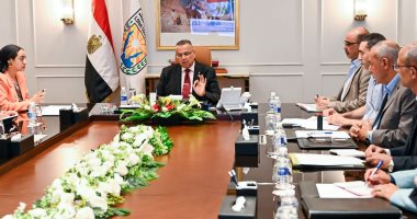 محافظ جنوب سيناء: تعامل فورى مع أى مخالفة بناء جديدة أو تعد على الأراضى جانب من الاجتماع
