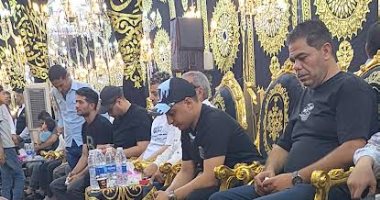 رضا البحراوى يقدم واجب العزاء فى وفاة المطرب الشعبى أحمد عامر.. فيديو