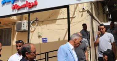 محافظ أسوان يتابع تشغيل منظومة التأمين الصحى الشامل لليوم الثانى