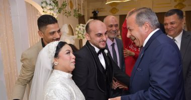 محافظ بورسعيد يشارك فى حفل زفاف اثنين من أبطال "ذوى الهمم" .. صور