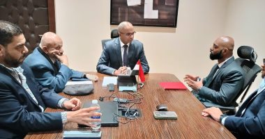 نائب وزير الإسكان يناقش مع مسئولي تحالف عالمي التصنيع المحلي للمهمات الكهروميكانيكية 