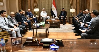 وزير الشباب يلتقى مجموعة مستثمرين مصريين لبحث توطين الصناعات الرياضية.. صور وزير الرياضة أشرف صبحى يجتمع مع المستثمرين المصريين